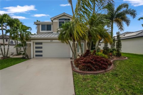 Casa en venta en Pembroke Pines, Florida, 3 dormitorios, 201.78 m2 № 2066632 - foto 1