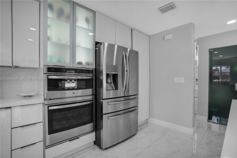 Casa en venta en Pembroke Pines, Florida, 3 dormitorios, 201.78 m2 № 2066632 - foto 7