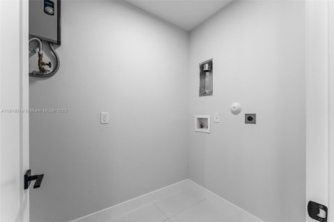 Adosado en venta en Miami, Florida, 3 dormitorios № 1974960 - foto 10