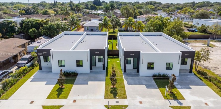 Adosado en Miami, Florida 3 dormitorios № 1974960