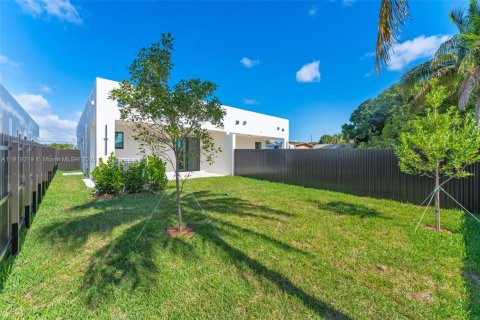 Adosado en venta en Miami, Florida, 3 dormitorios № 1974960 - foto 22