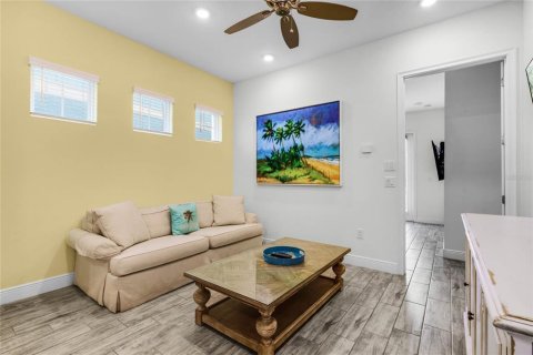 Casa en venta en Kissimmee, Florida, 4 dormitorios, 130.99 m2 № 1614619 - foto 6