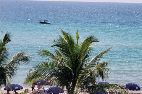 Copropriété à louer à Hallandale Beach, Floride: 3 chambres, 143.07 m2 № 1812166 - photo 9