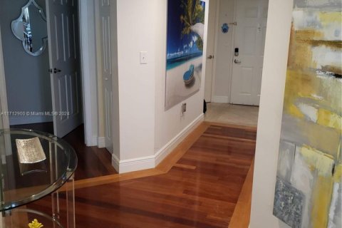 Copropriété à louer à Hallandale Beach, Floride: 3 chambres, 143.07 m2 № 1812166 - photo 13