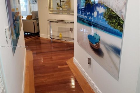 Copropriété à louer à Hallandale Beach, Floride: 3 chambres, 143.07 m2 № 1812166 - photo 12