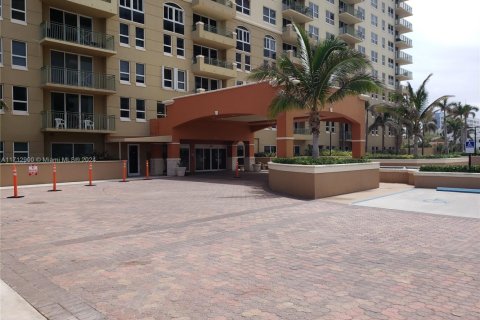 Copropriété à louer à Hallandale Beach, Floride: 3 chambres, 143.07 m2 № 1812166 - photo 6