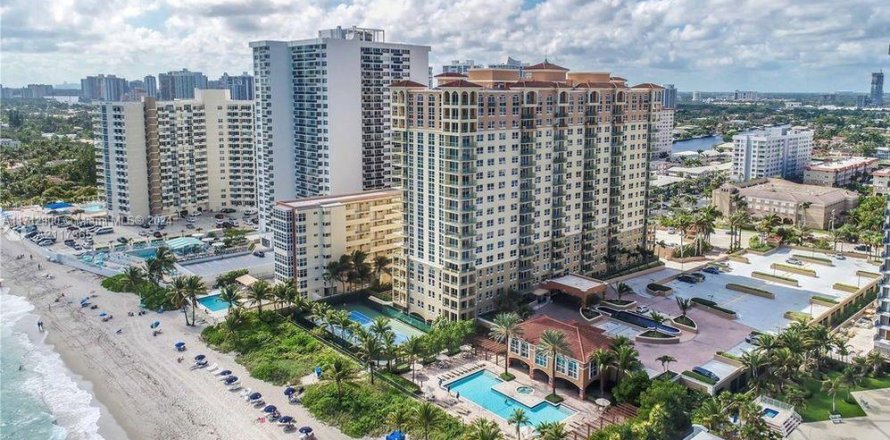 Condo à Hallandale Beach, Floride, 3 chambres  № 1812166
