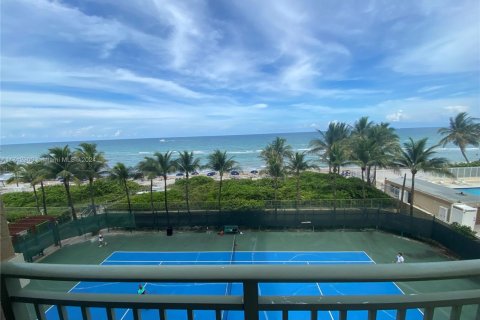 Copropriété à louer à Hallandale Beach, Floride: 3 chambres, 143.07 m2 № 1812166 - photo 4