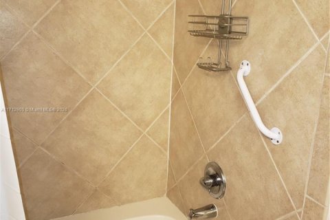 Copropriété à louer à Hallandale Beach, Floride: 3 chambres, 143.07 m2 № 1812166 - photo 29