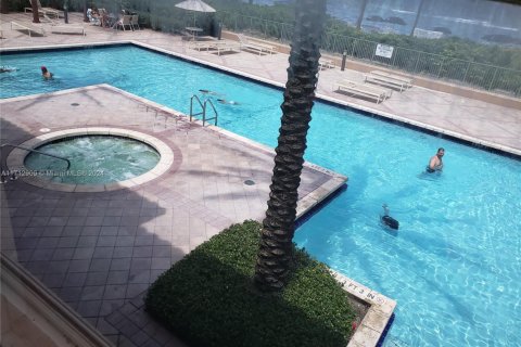 Copropriété à louer à Hallandale Beach, Floride: 3 chambres, 143.07 m2 № 1812166 - photo 2