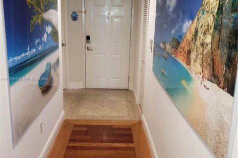 Copropriété à louer à Hallandale Beach, Floride: 3 chambres, 143.07 m2 № 1812166 - photo 11