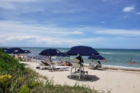 Copropriété à louer à Hallandale Beach, Floride: 3 chambres, 143.07 m2 № 1812166 - photo 3