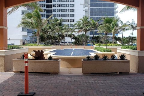 Copropriété à louer à Hallandale Beach, Floride: 3 chambres, 143.07 m2 № 1812166 - photo 7