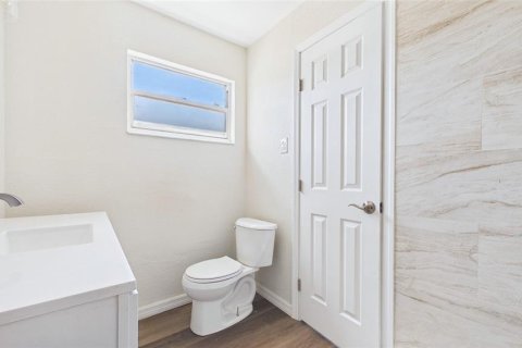 House in Tampa, Florida 4 bedrooms, 127.46 sq.m. № 2206821 - photo 25