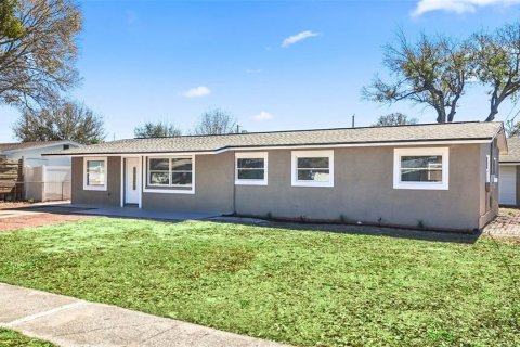 House in Tampa, Florida 4 bedrooms, 127.46 sq.m. № 2206821 - photo 3