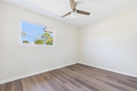 House in Tampa, Florida 4 bedrooms, 127.46 sq.m. № 2206821 - photo 26