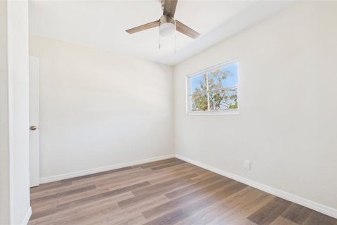 House in Tampa, Florida 4 bedrooms, 127.46 sq.m. № 2206821 - photo 28