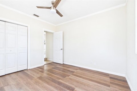 House in Tampa, Florida 4 bedrooms, 127.46 sq.m. № 2206821 - photo 16