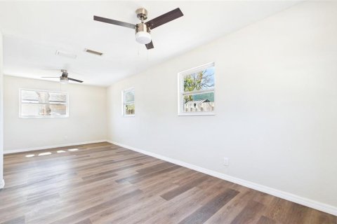 House in Tampa, Florida 4 bedrooms, 127.46 sq.m. № 2206821 - photo 19