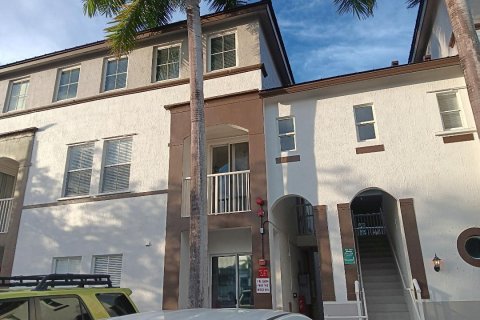 Townhouse in Miramar, Florida 2 bedrooms, 111.95 sq.m. № 2172033