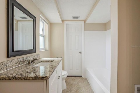 Casa en venta en Port Richey, Florida, 3 dormitorios, 145.39 m2 № 2150750 - foto 16