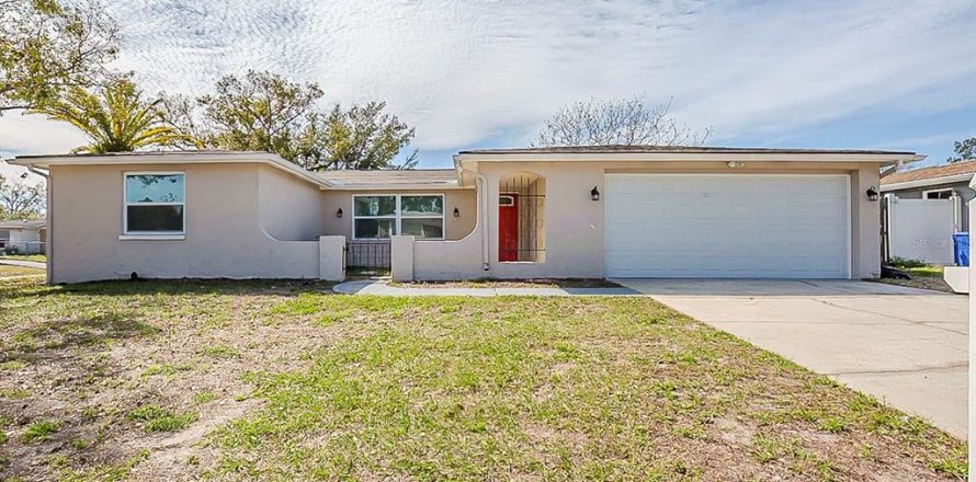 Casa en Port Richey, Florida 3 dormitorios, 145.39 m2 № 2150750