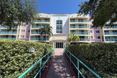 Copropriété à vendre à Hallandale Beach, Floride: 2 chambres, 106.84 m2 № 1978378 - photo 1
