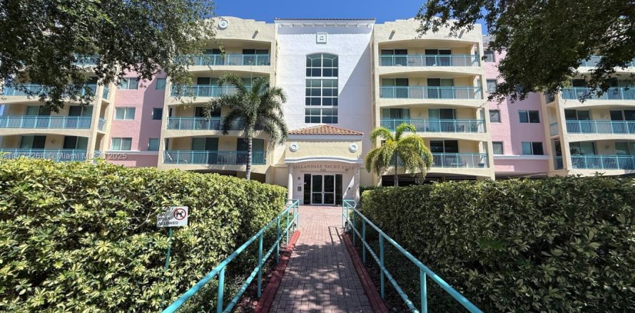 Condo à Hallandale Beach, Floride, 2 chambres  № 1978378