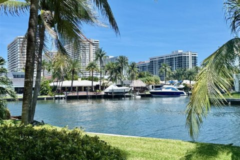 Copropriété à vendre à Hallandale Beach, Floride: 2 chambres, 106.84 m2 № 1978378 - photo 21