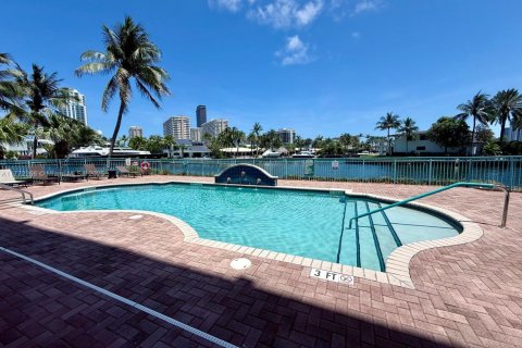 Copropriété à vendre à Hallandale Beach, Floride: 2 chambres, 106.84 m2 № 1978378 - photo 20