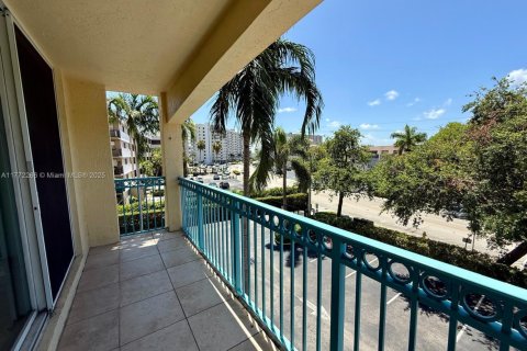 Copropriété à vendre à Hallandale Beach, Floride: 2 chambres, 106.84 m2 № 1978378 - photo 18