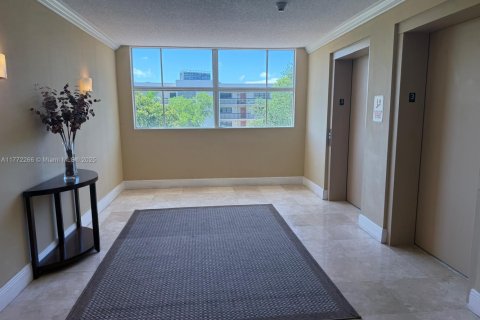 Copropriété à vendre à Hallandale Beach, Floride: 2 chambres, 106.84 m2 № 1978378 - photo 3
