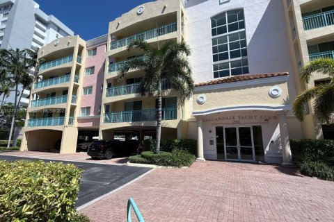 Copropriété à vendre à Hallandale Beach, Floride: 2 chambres, 106.84 m2 № 1978378 - photo 2