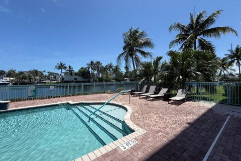 Copropriété à vendre à Hallandale Beach, Floride: 2 chambres, 106.84 m2 № 1978378 - photo 19