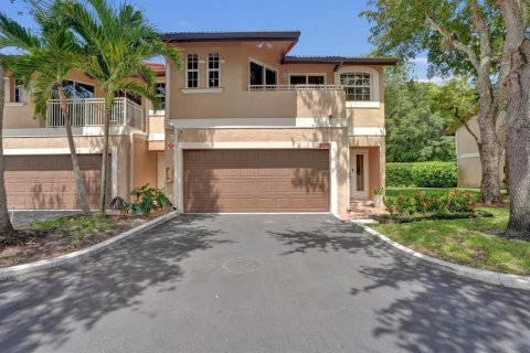 Townhouse in Coral Springs, Florida 4 bedrooms, 167.22 sq.m. № 2240745