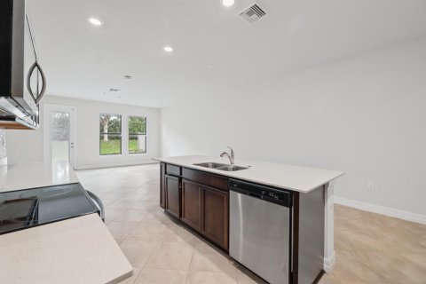 Touwnhouse à vendre à Oakland Park, Floride: 3 chambres, 162.95 m2 № 2376899 - photo 11