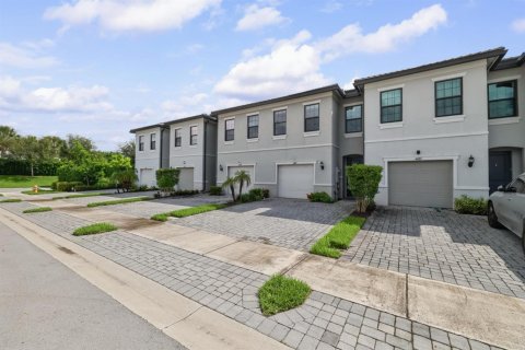 Touwnhouse à vendre à Oakland Park, Floride: 3 chambres, 162.95 m2 № 2376899 - photo 2