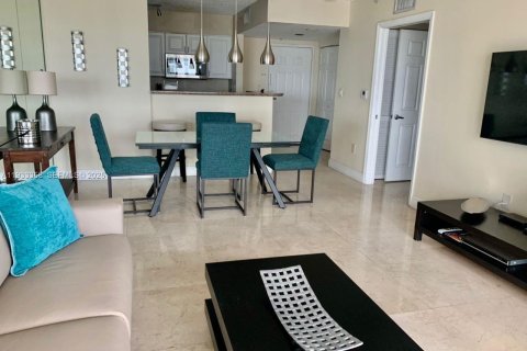 Condo in Miami, Florida, 1 bedroom  № 2052923 - photo 3