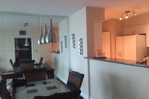 Condo in Miami, Florida, 1 bedroom  № 2052923 - photo 12