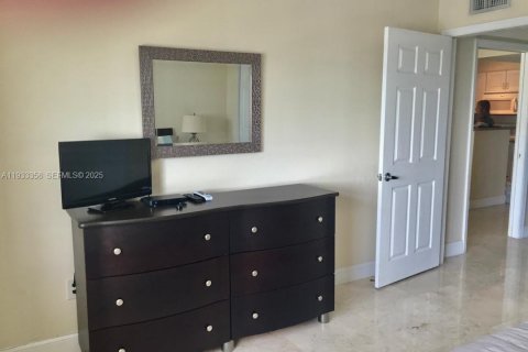 Condo in Miami, Florida, 1 bedroom  № 2052923 - photo 7