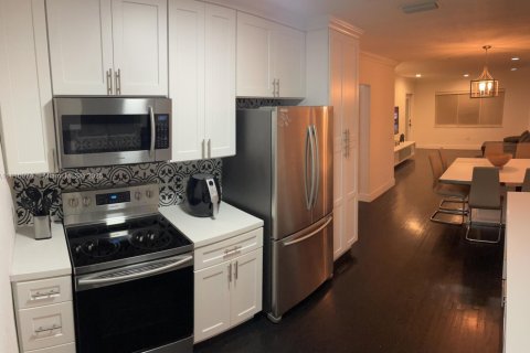 House in Hollywood, Florida 3 bedrooms, 117.34 sq.m. № 1951337 - photo 6