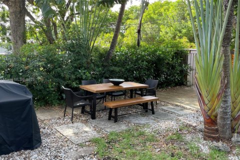House in Hollywood, Florida 3 bedrooms, 117.34 sq.m. № 1951337 - photo 21