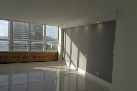 Снять в аренду кондоминиум в Майами, Флорида 2 спальни, 122.26м2, № 1982173 - фото 10