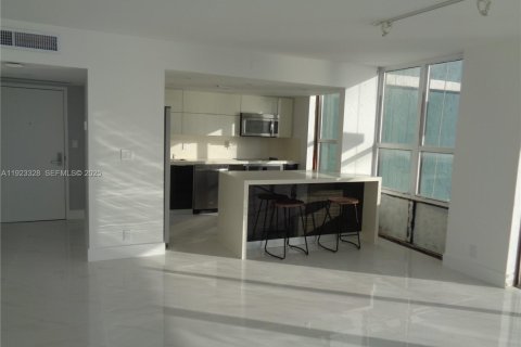 Снять в аренду кондоминиум в Майами, Флорида 2 спальни, 122.26м2, № 1982173 - фото 2