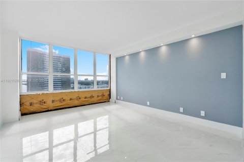 Снять в аренду кондоминиум в Майами, Флорида 2 спальни, 122.26м2, № 1982173 - фото 18