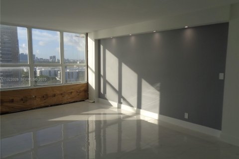 Снять в аренду кондоминиум в Майами, Флорида 2 спальни, 122.26м2, № 1982173 - фото 7