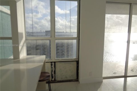 Снять в аренду кондоминиум в Майами, Флорида 2 спальни, 122.26м2, № 1982173 - фото 16