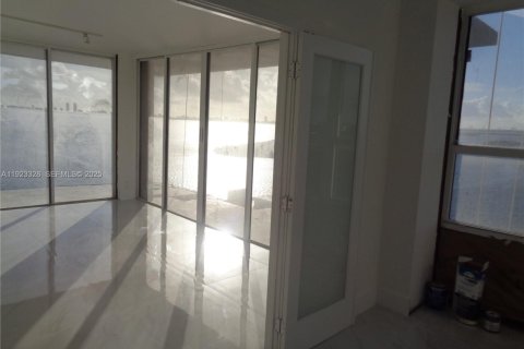 Снять в аренду кондоминиум в Майами, Флорида 2 спальни, 122.26м2, № 1982173 - фото 5