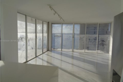 Снять в аренду кондоминиум в Майами, Флорида 2 спальни, 122.26м2, № 1982173 - фото 1