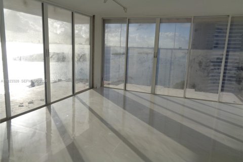 Снять в аренду кондоминиум в Майами, Флорида 2 спальни, 122.26м2, № 1982173 - фото 8